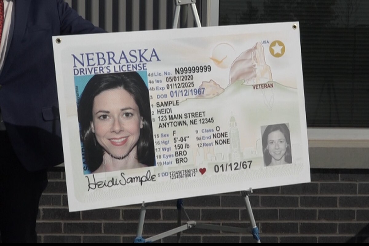 Cómo tramitar la REAL ID en Nebraska (+Requisitos) 
